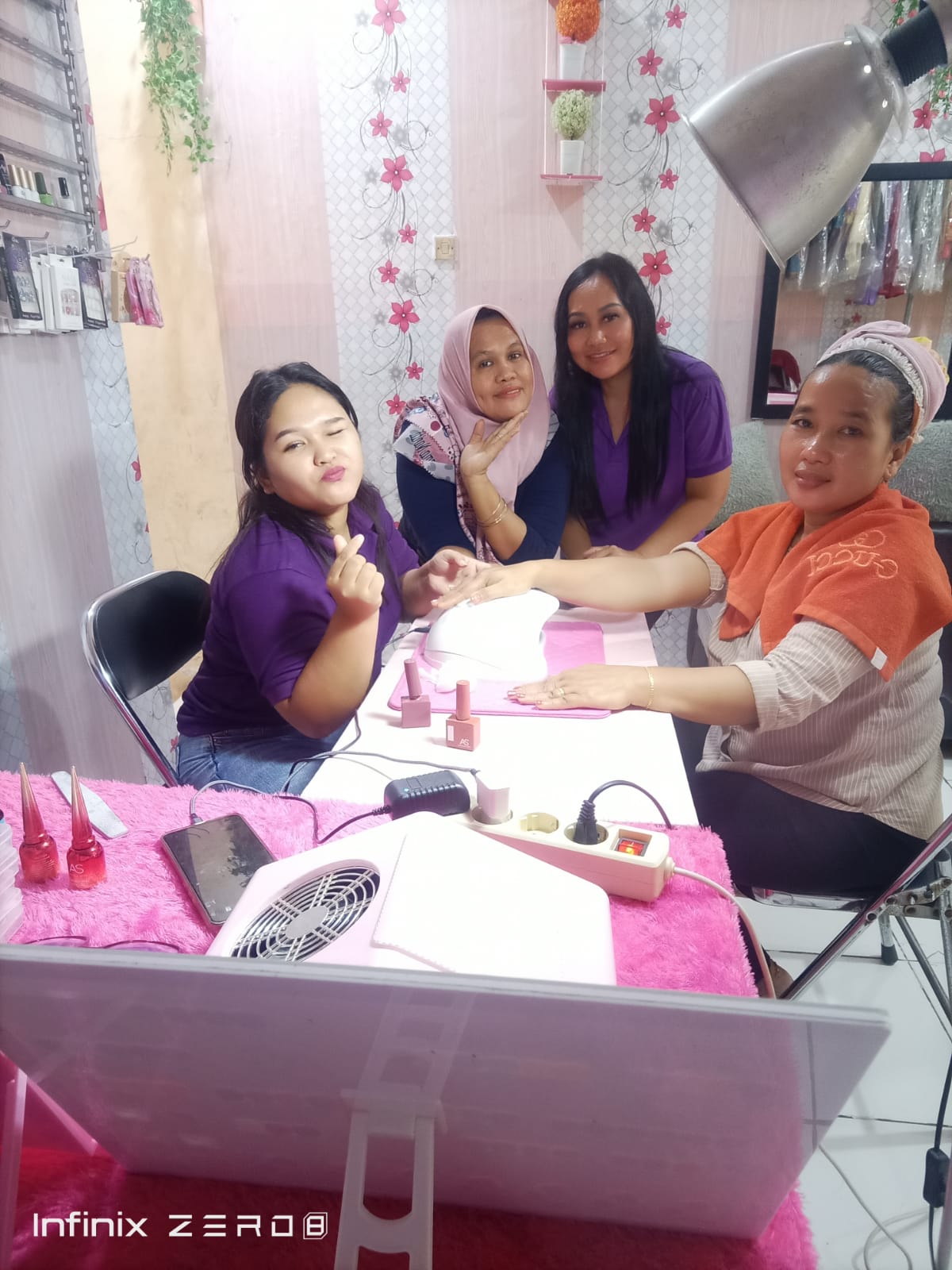 Manicure pedicure